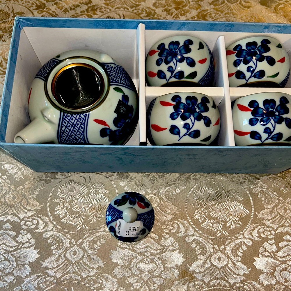 Miyabi tea set 4 cups New in box. With tags.